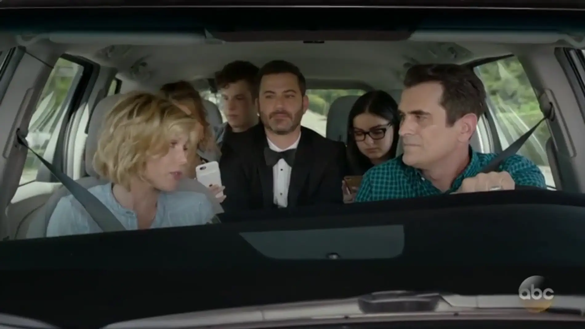 Frame 59.093107 de: Jimmy Kimmel llega a la gala de los premios Emmy haciendo autostop