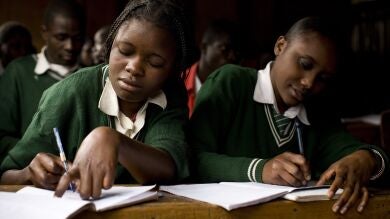 Unos 263 millones de niños y jóvenes no van a la escuela y 25 millones nunca han ido a clase