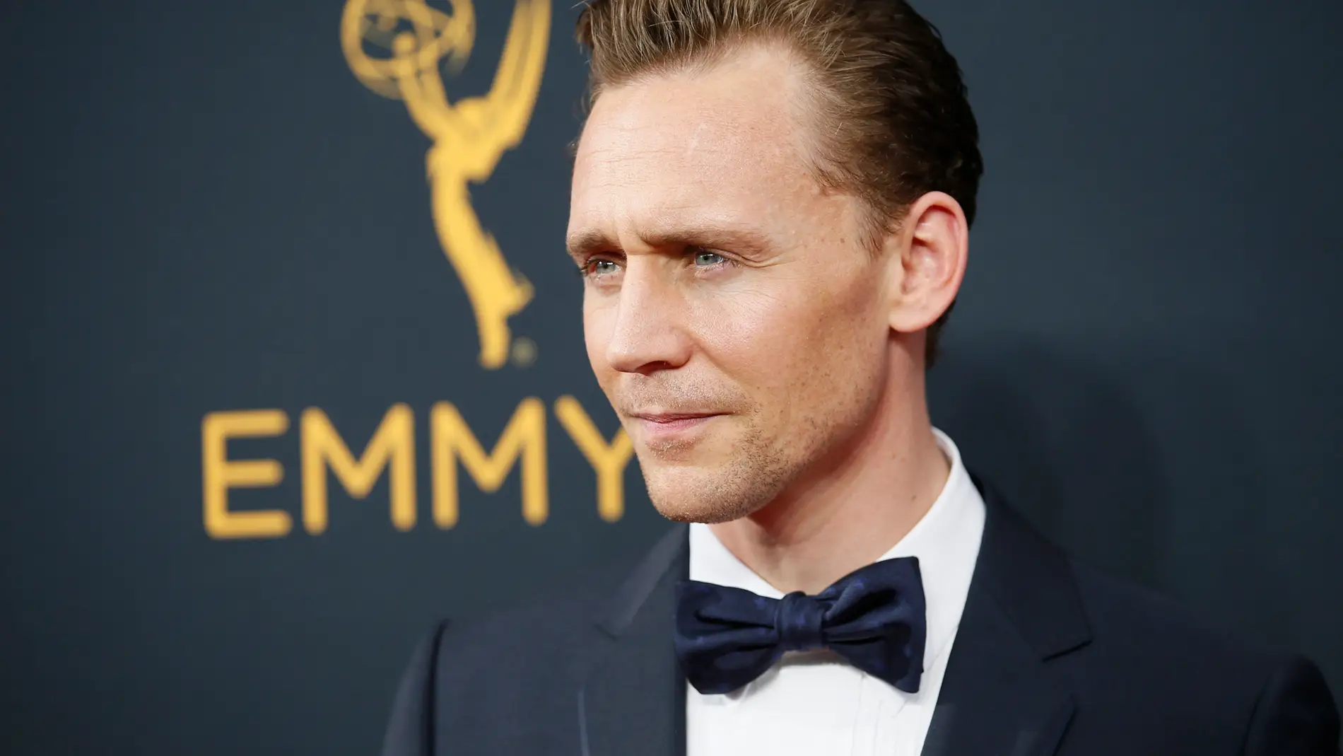 Tom Hiddleston durante los Premios Emmy 2016