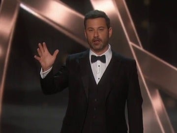 Frame 48.337991 de: Jimmy Kimmel arremete contra Donald Trump en su monólogo de los premios Emmy