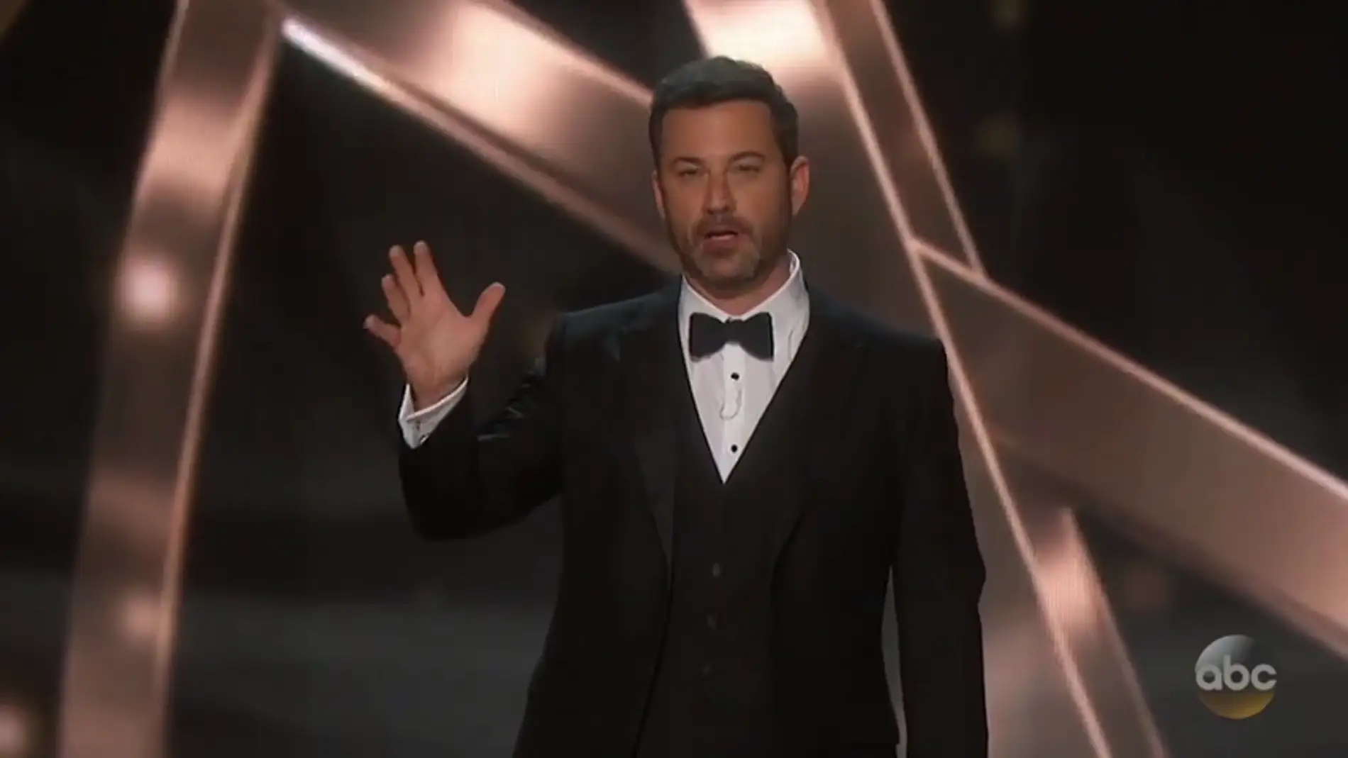 Frame 48.337991 de: Jimmy Kimmel arremete contra Donald Trump en su monólogo de los premios Emmy