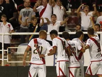 El Rayo Vallecano celebrando uno de sus dos goles contra el Getafe. El Rayo Vallecano celebrando uno de sus dos goles contra el Getafe.