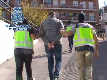 La Policía Nacional detiene en Madrid a dos jóvenes por enaltecimiento del terrorismo yihadista La Policía Nacional detiene en Madrid a dos jóvenes por enaltecimiento del terrorismo yihadista
