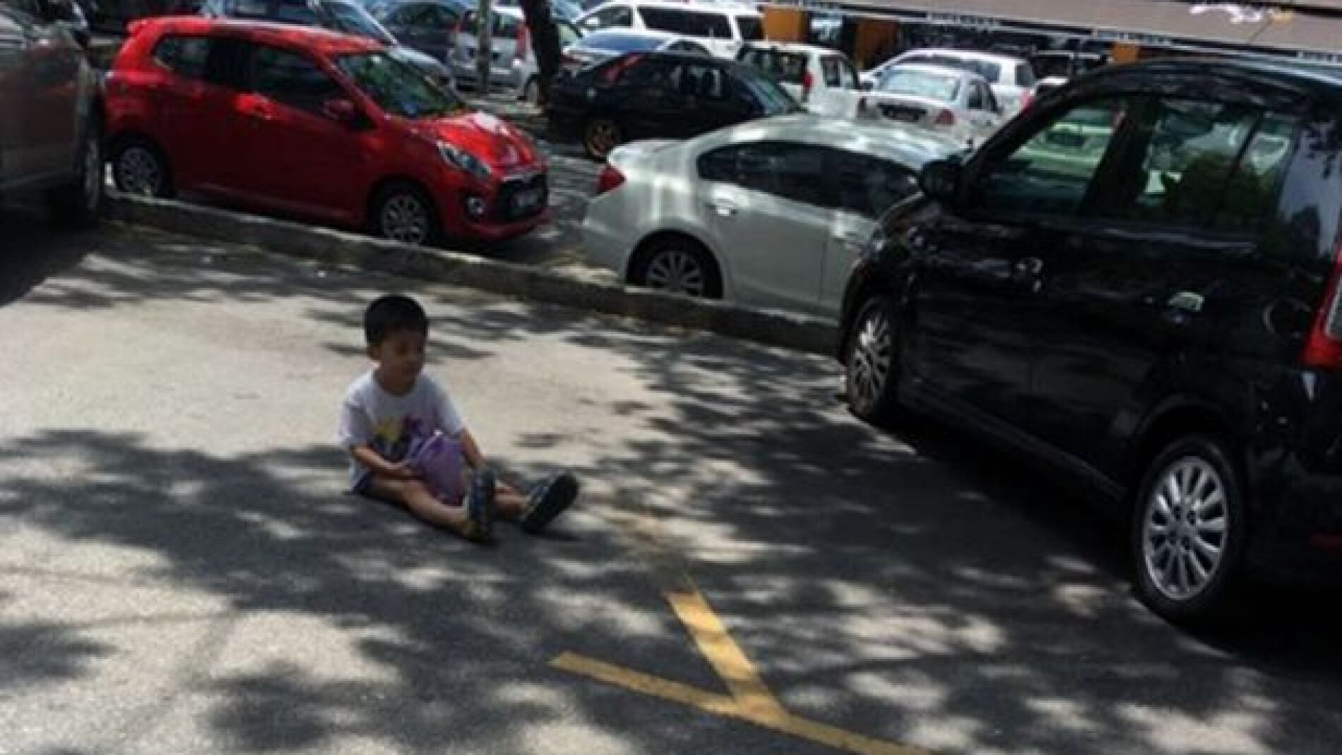 Ni&ntilde;o abandonado por su madre