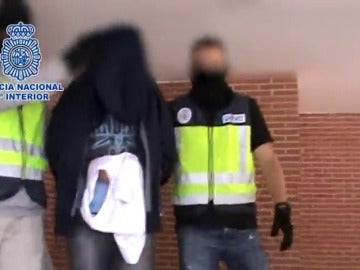 Frame 7.598231 de: Detenidos dos jóvenes españoles por amenazas yihadistas