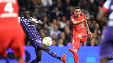 Ángel Di María dispara a puerta ante el Toulouse