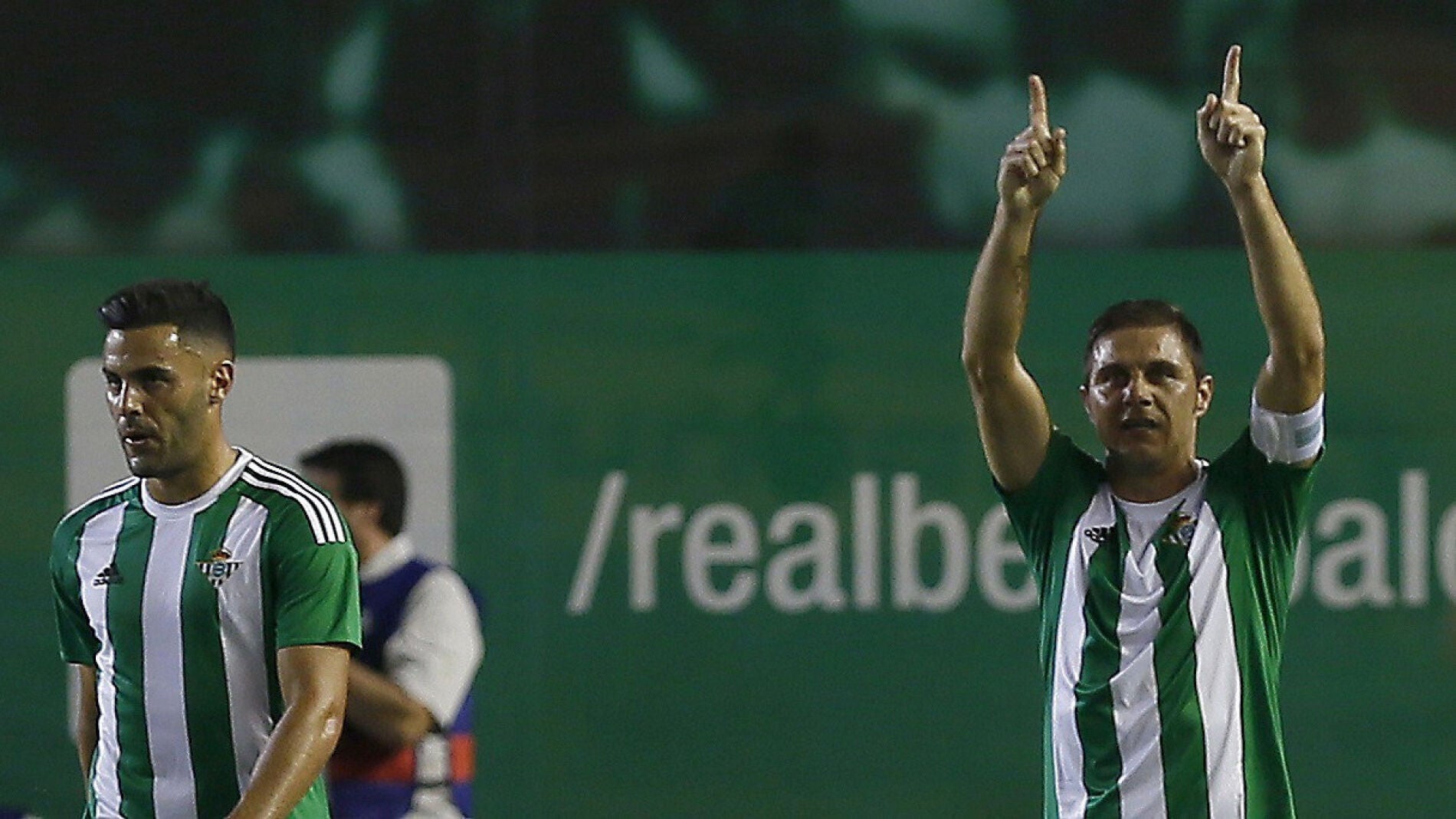 Joaqu&iacute;n celebra su gol ante el M&aacute;laga