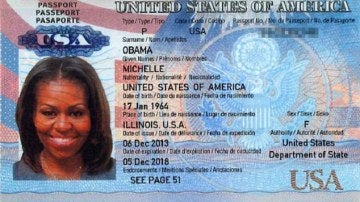 Imagen escaneada del pasaporte de Michelle Obama que circula por la web