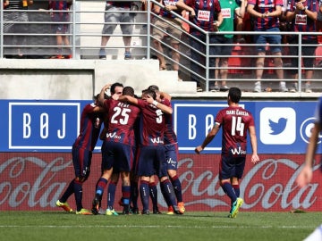 El Eibar celebra un gol ante la Real