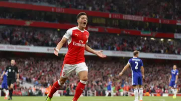 Özil celebra su gol contra el Chelsea Özil celebra su gol contra el Chelsea