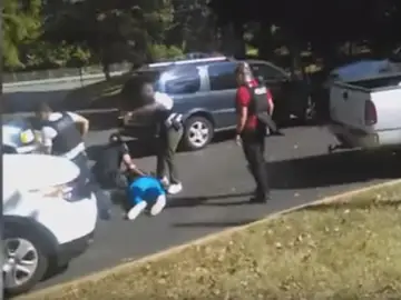 Agentes de Estados Unidos tras disparar a Scott en Charlotte Agentes de Estados Unidos tras disparar a Scott en Charlotte