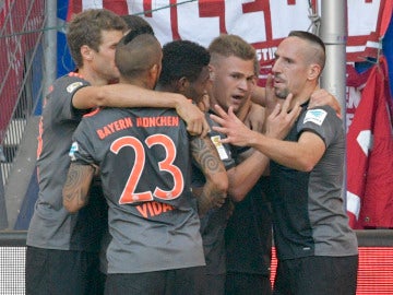 Los jugadores del Bayern, celebrando el gol ante el Hamburgo