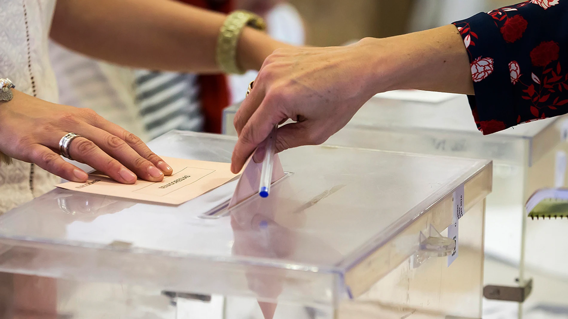 Urna de las elecciones Urna de las elecciones