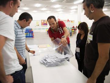 Imagen de archivo de una mesa electoral