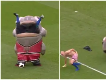 La mascota del Derby County 'se come' a un hombre La mascota del Derby County 'se come' a un hombre