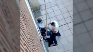 Tres hombres atracan a un anciano después de cobrar la pensión en Madrid
