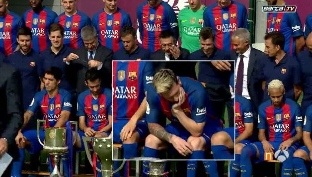 Messi, pensativo durante la foto de grupo del F. C Barcelona
