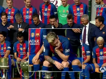 Messi, pensativo durante la foto de grupo del F. C Barcelona Messi, pensativo durante la foto de grupo del F. C Barcelona
