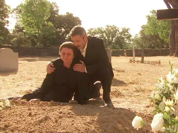 Rosario no puede separarse de Mariana Rosario no puede separarse de Mariana