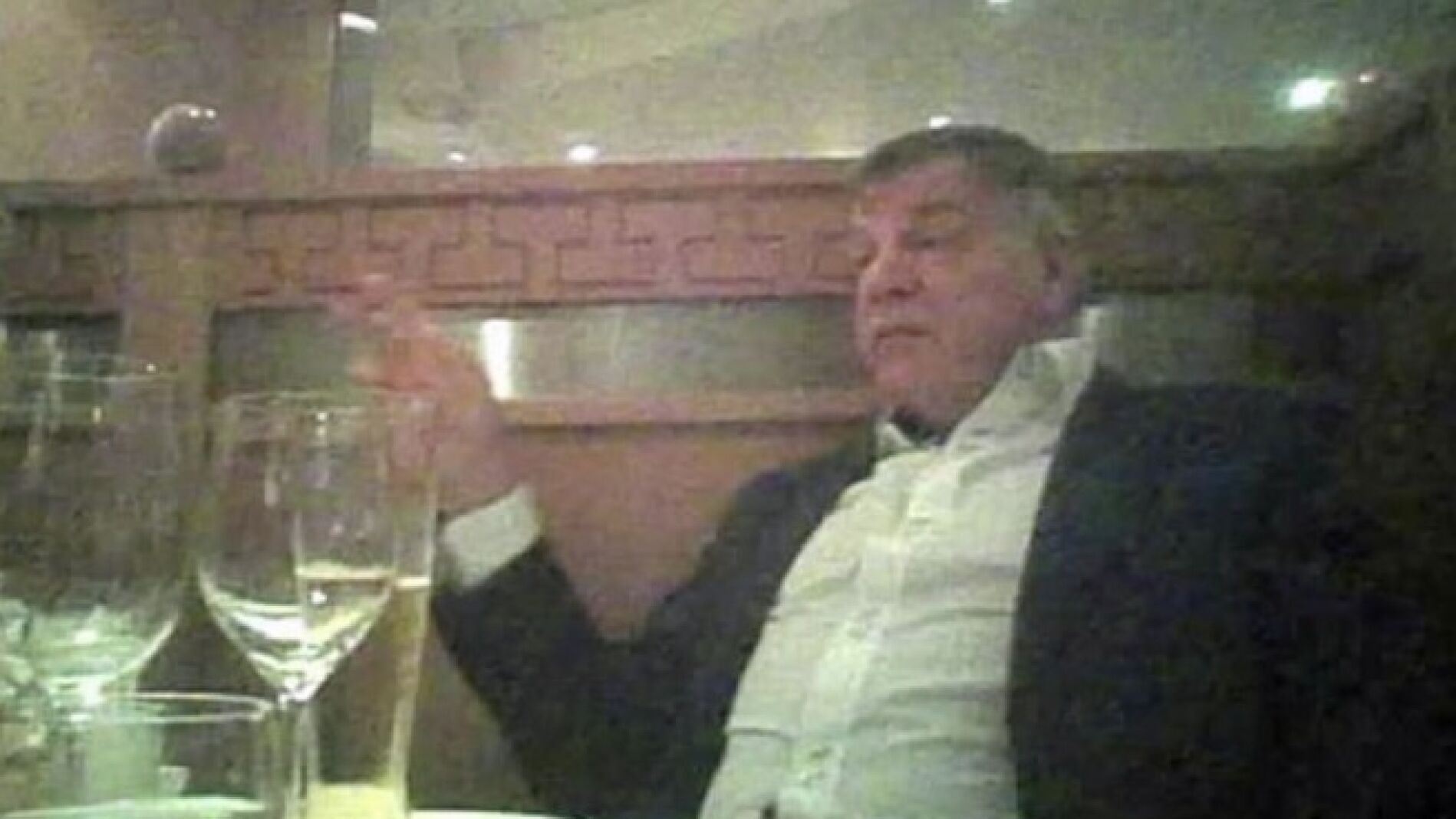 Allardyce, cazado en un trama de corrupci&oacute;n de fichajes.