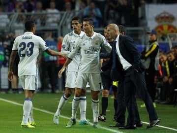 Cristiano Ronaldo y Zidane, firman la paz tras el gol del portugués