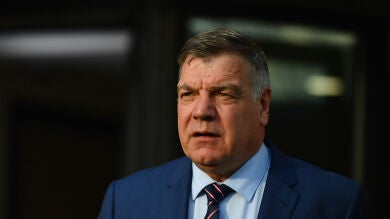 Sam Allardyce deja de ser seleccionador inglés tras su escándalo