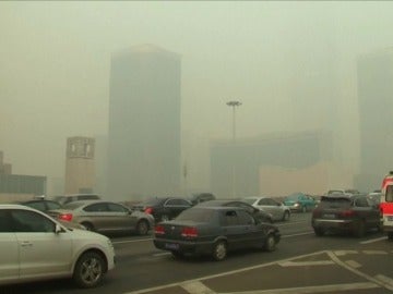 Frame 1.870237 de: La OMS asegura que casi toda la población mundial respira aire contaminado