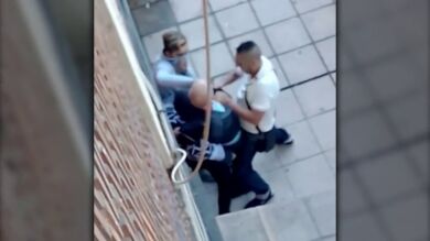 La policía persigue a tres jóvenes que atracaron a un anciano