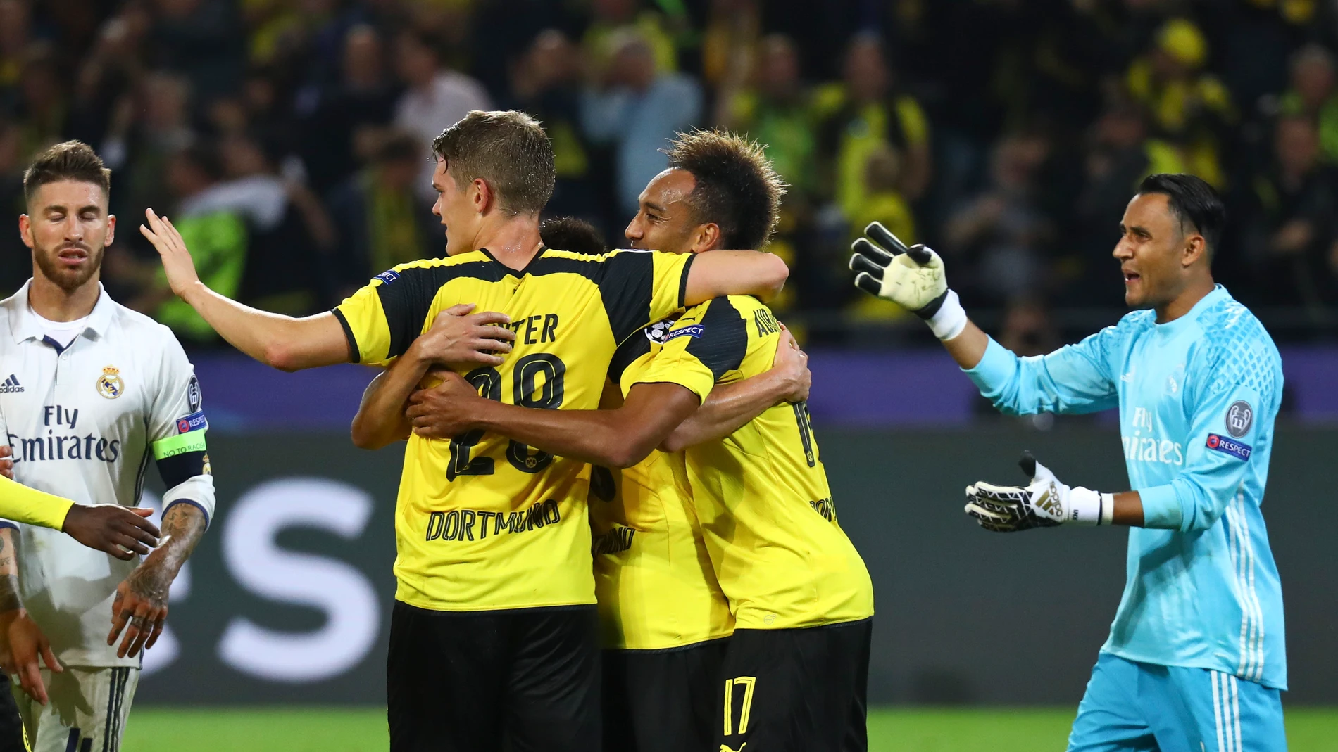 El Dortmund, celebra el empate al Real Madrid