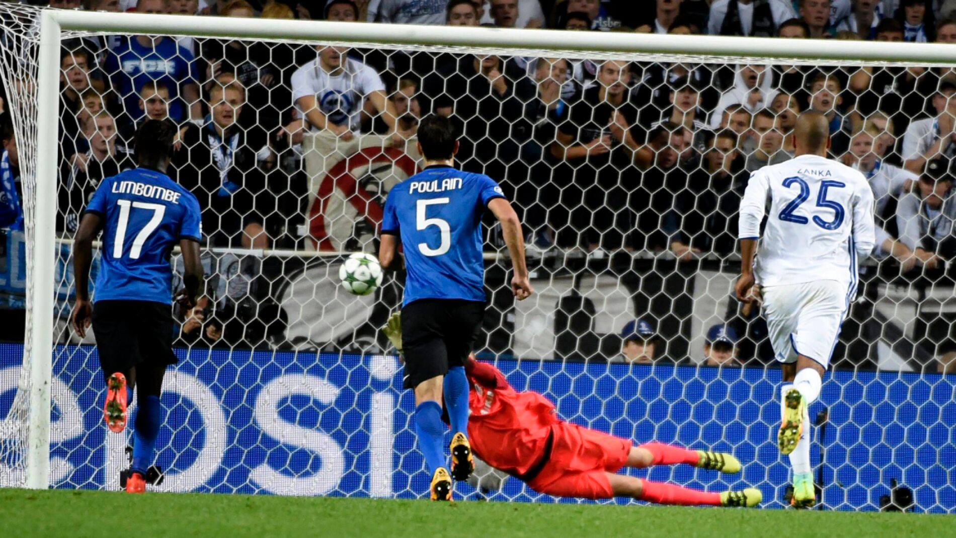 El Copenhague anotando un gol