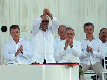 Colombia y las FARC firman la paz. Colombia y las FARC firman la paz.