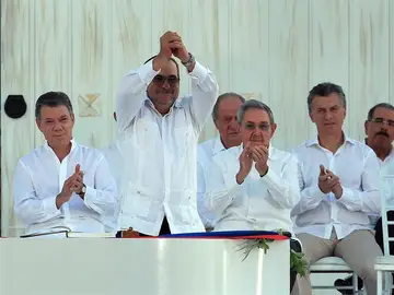 Colombia y las FARC firman la paz. Colombia y las FARC firman la paz.
