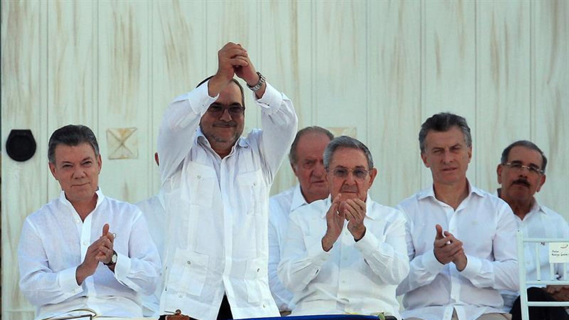 Colombia y las FARC firman la paz.