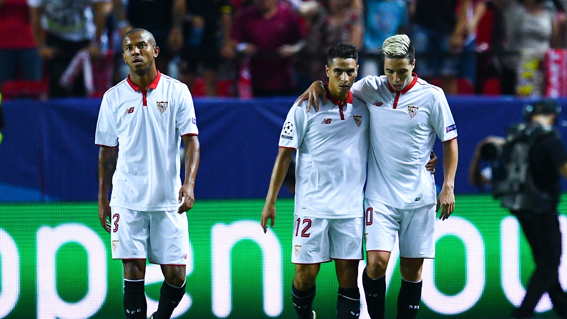 El Sevilla celebra el gol ante el Lyon