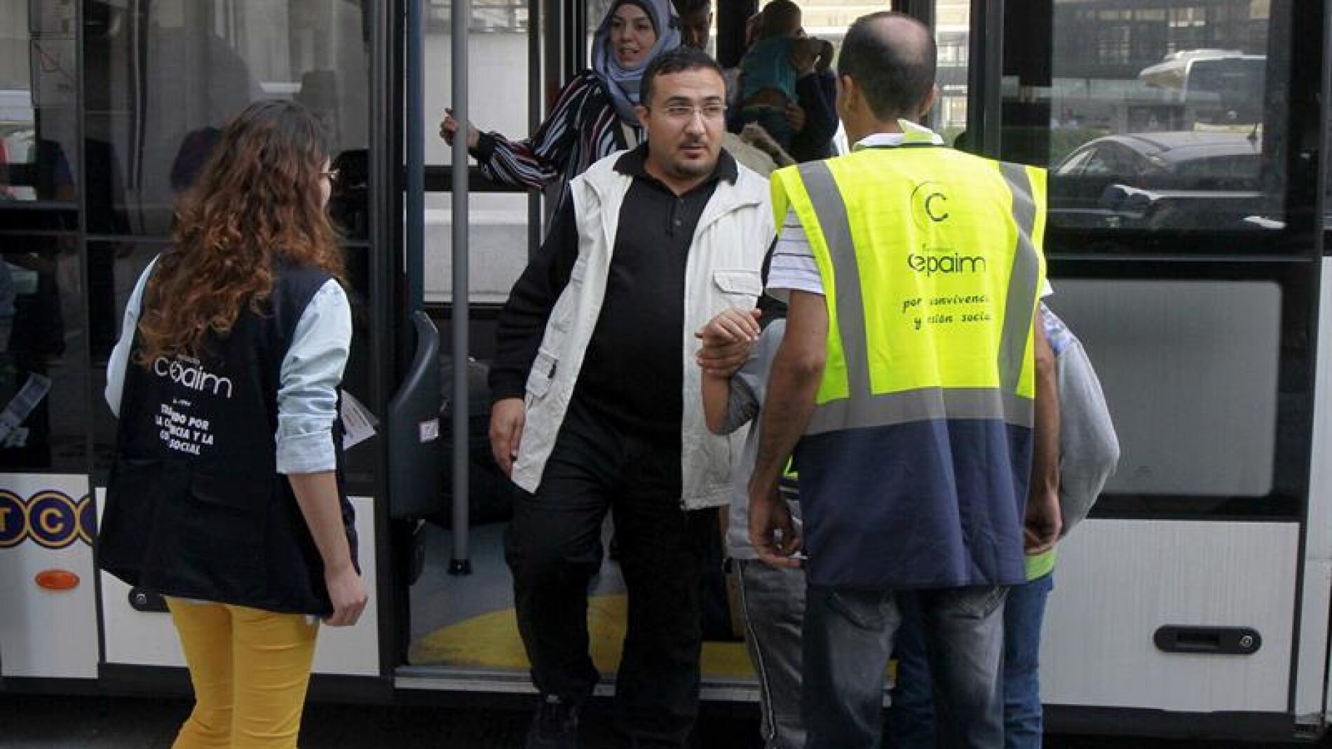 Llegada de refugiados en el aeropuerto este lunes