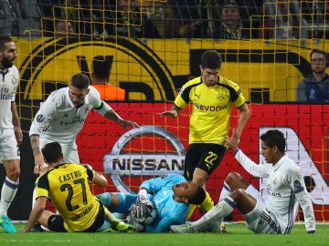 El partido entre el Borussia Dortmund y el Real Madrid en los minutos finales