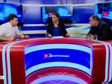 Frame 0.536983 de: Dos políticos se pelean a golpes en directo Frame 0.536983 de: Dos políticos se pelean a golpes en directo