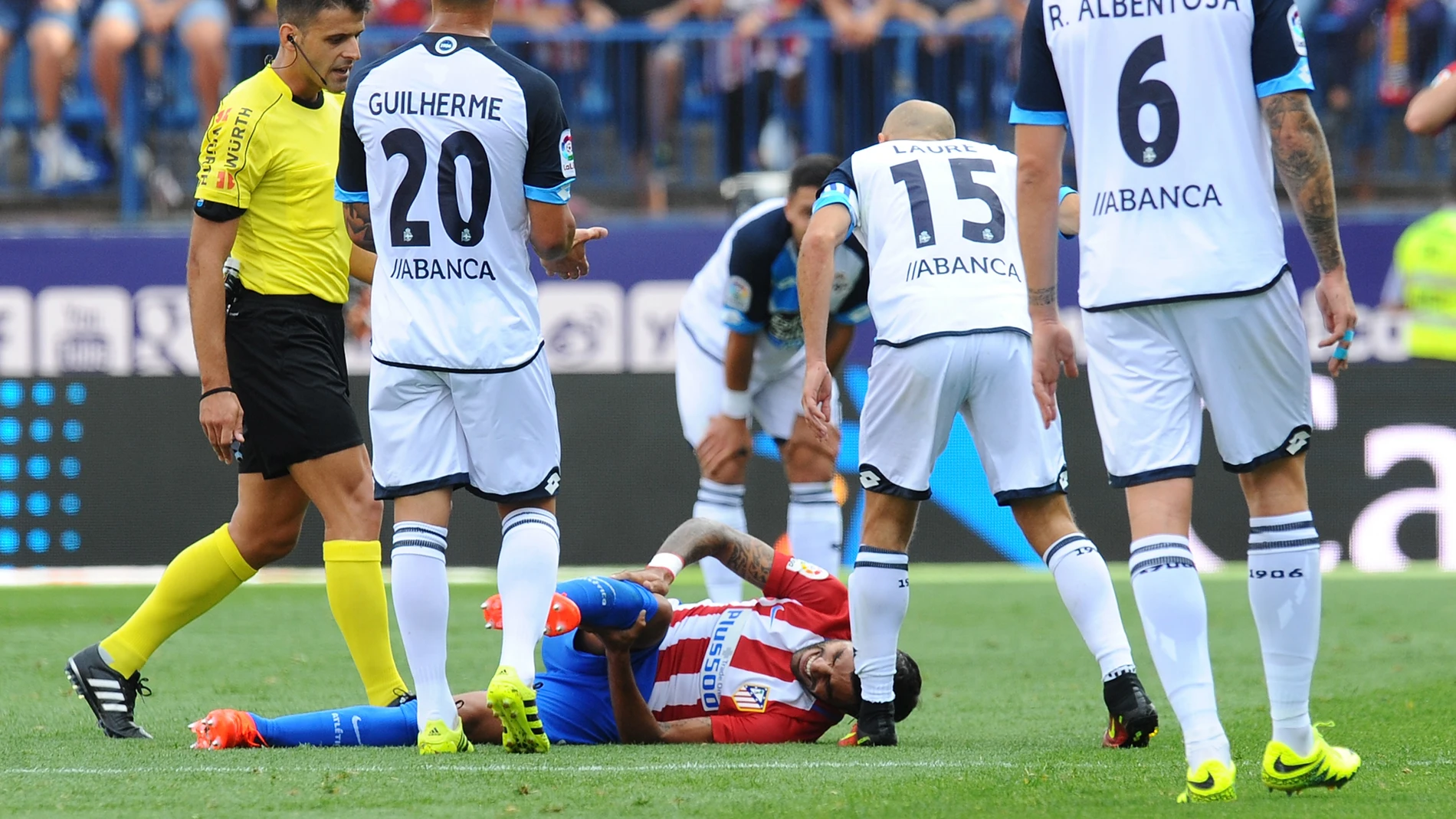 Augusto Fernández, en el momento de su lesión ante el Deportivo Augusto Fernández, en el momento de su lesión ante el Deportivo