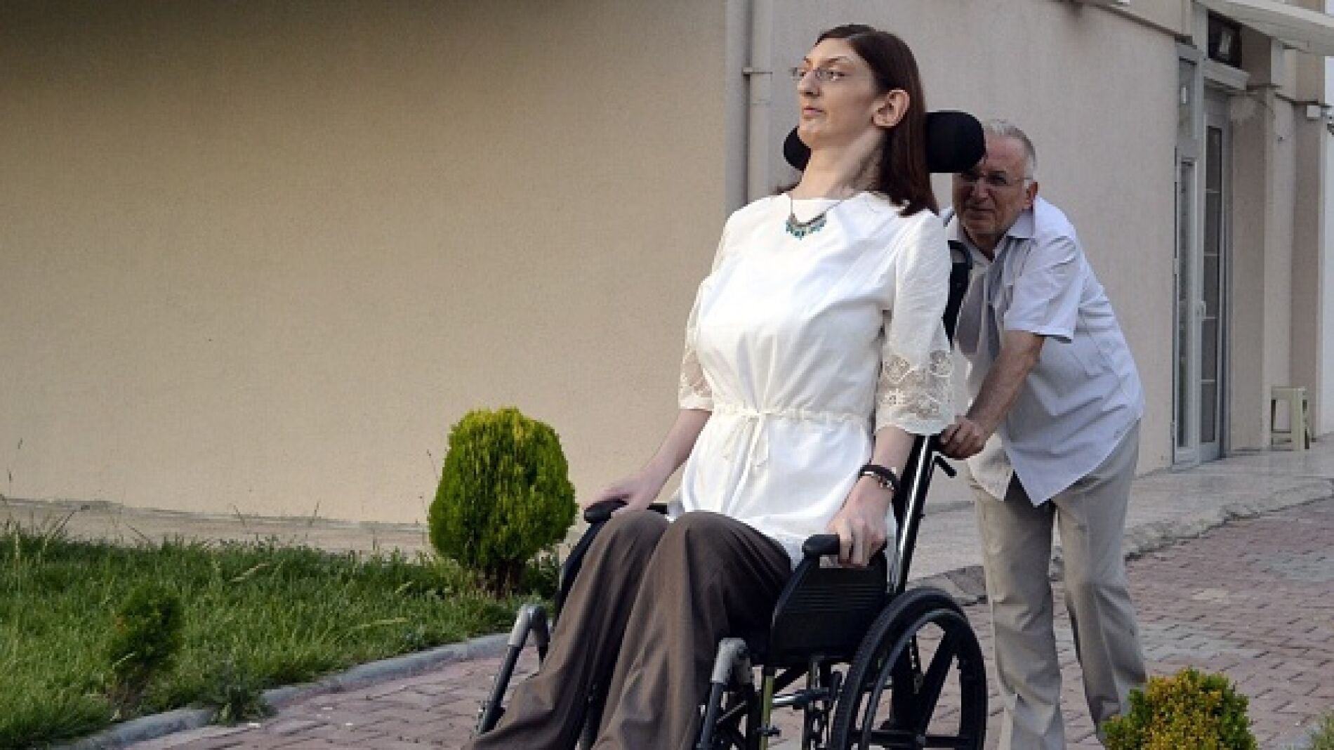 Rumeysa, la adolescente m&aacute;s alta del mundo