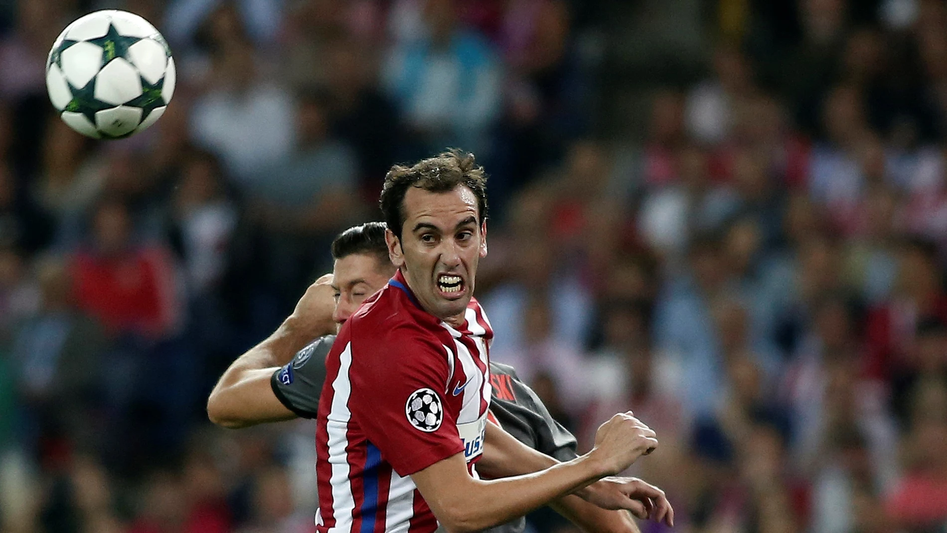 Diego Godín, durante el partido ante el Bayern de Múnich