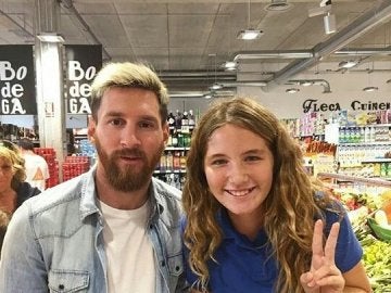 Leo Messi, haciendo la compra en el super Leo Messi, haciendo la compra en el super