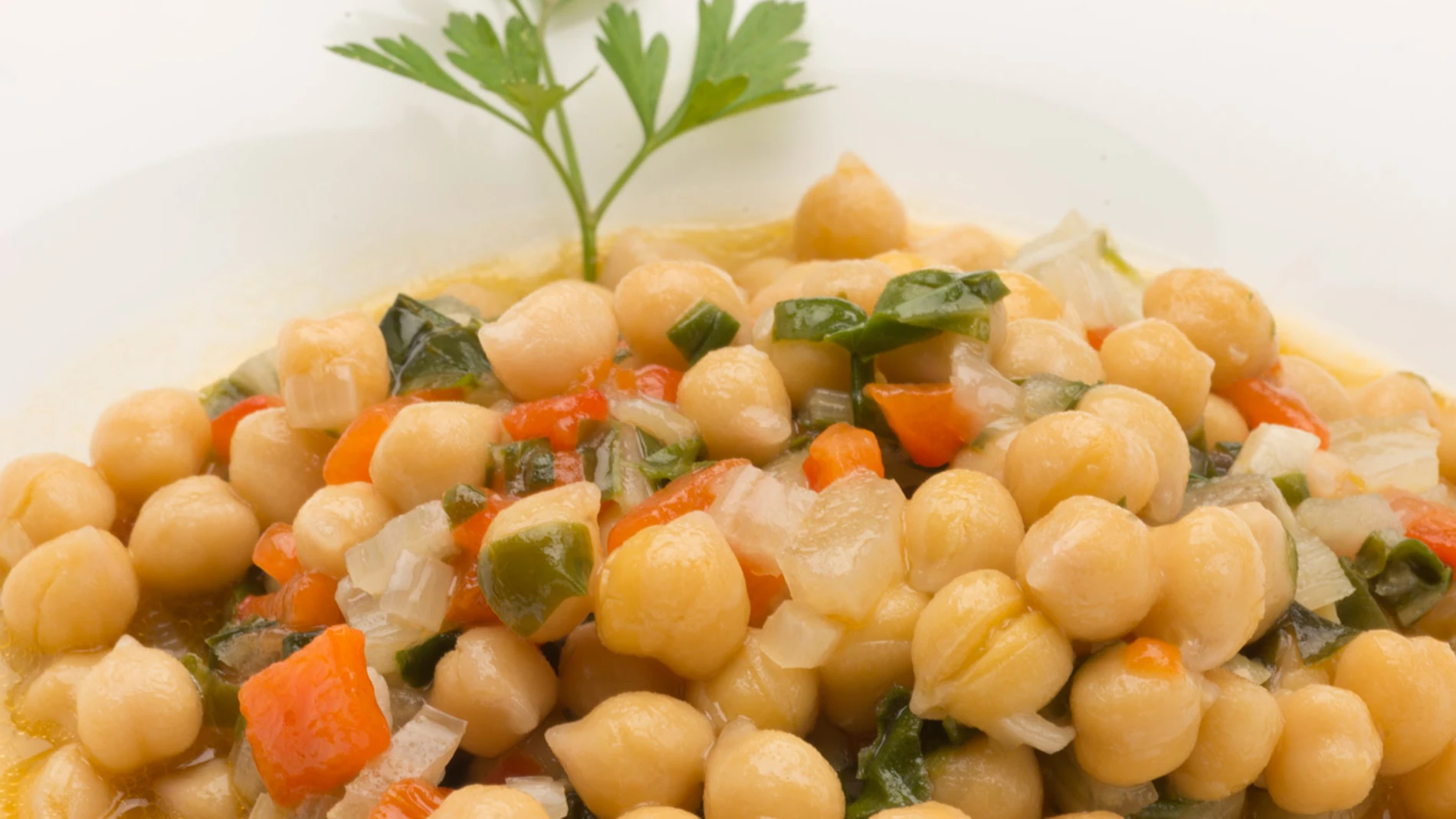 Karlos Arguiñano Te Enseña A Cocinar Garbanzos Con Acelgas Para Sorprender A Los Tuyos Esta Semana Santa<script async src=