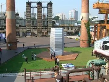 Frame 11.384308 de: Una torre purificadora convierte la contaminación en joyas Frame 11.384308 de: Una torre purificadora convierte la contaminación en joyas