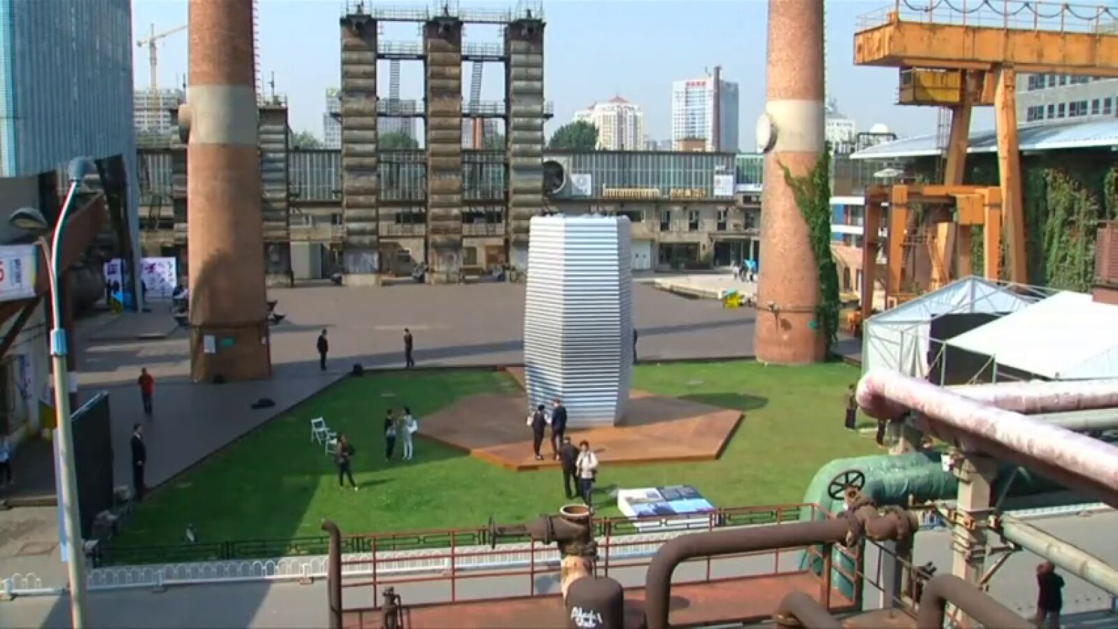 Una torre purificadora convierte la contaminación en joyas en Pekín
