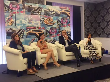 Carmen Ferreiro, Ares Teixidó, Juan y Medio y Encarna Prado en la rueda de prensa de 'El amor está en el aire' Carmen Ferreiro, Ares Teixidó, Juan y Medio y Encarna Prado en la rueda de prensa de 'El amor está en el aire'