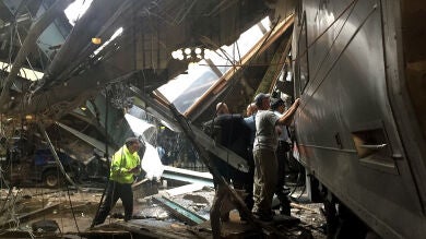 Al menos un muerto y 200 heridos en un accidente de tren en una estación de Nueva Jersey
