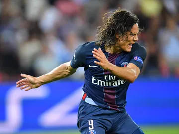 Cavani festejando su prematuro gol ante el Arsenal. Cavani festejando su prematuro gol ante el Arsenal.