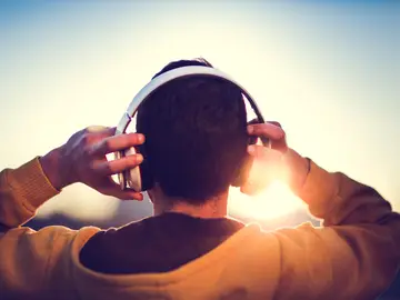 Escuchando música Escuchando música