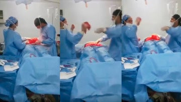 Cirujano y su asistente bailando en mitad de una operación