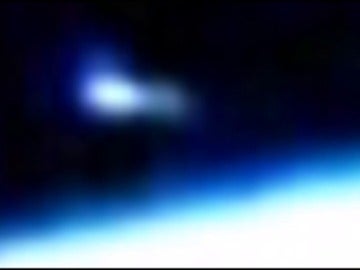 Frame 18.264816 de: Se avista un OVNI desde la Estación Especial Internacional